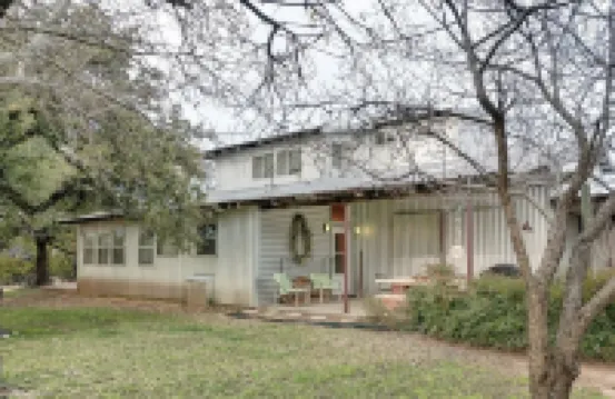 Secluded Getaway, 2Br, Near Fossil Rim, 1000 Acres, Hiking, Farm Animals