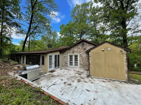 Entire Mountain Cottage Near Scenic Hiking Trails, Your Getaway Retreat!