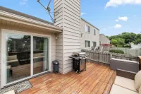 URBAN RETREAT - 4 BEDROOM HOUSE, FAMILY FRIENDLY with ARCADE, GAMES.. Hotels in West Des Moines