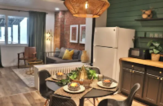 Main Street Lofts - Deluxe suite with balcony