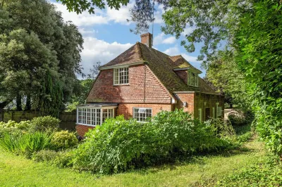 Tranquility, In grounds of Dower house on large country estate in the Candover's The Manor House附近的飯店