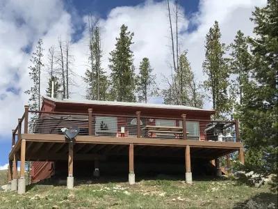 Whispering Pines Guest Cabin At Georgetown Lake - Family & Pet Friendly, Hot Tub