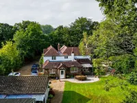 Lymington Self-Catering Garden Retreat Hotels in Lymington and Pennington