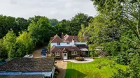 Lymington Self-Catering Garden Retreat Hotels in Lymington and Pennington
