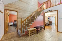 Pet-Friendly 5BR 3.5BA Cabin on 6-acres Sleeps 15, Game Room, Deck, Dells 10min