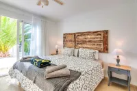 A3, in a small complex with communal heated pool 100m from the sea Các khách sạn gần Casa / Museo Cesar Manrique