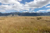 Spotted Moon Ranch - River Front - One Bedroom King Cabin