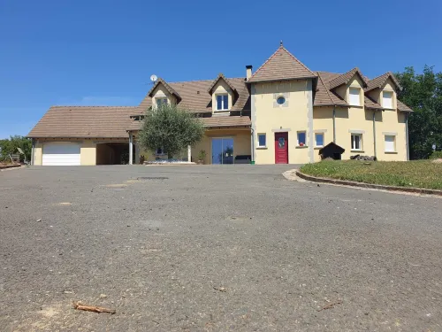 Villa with private pool and jacuzzi, lovely view Hotel a Herry