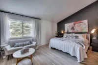 Panoramic Mountain View Retreat w/ Hot Tub - 3/3 Designer Home Hike and Bike!