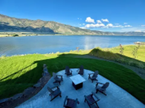 Lakeview Manor overlooking Henry's Lake - Worldclass Fishing - Near Yellowstone