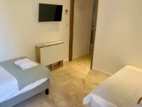 Facing the sea, 30 m from the beach, luxury villa, air-conditioned Hôtels à : Serra-di-Ferro