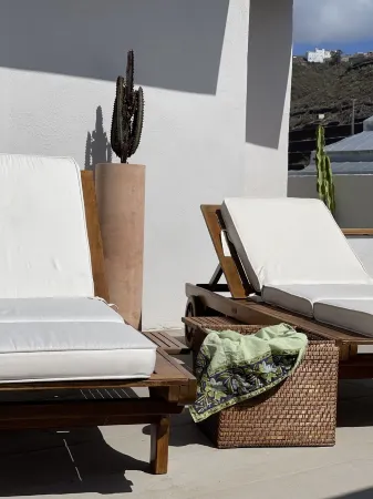 Casa Lúa in front of the sea