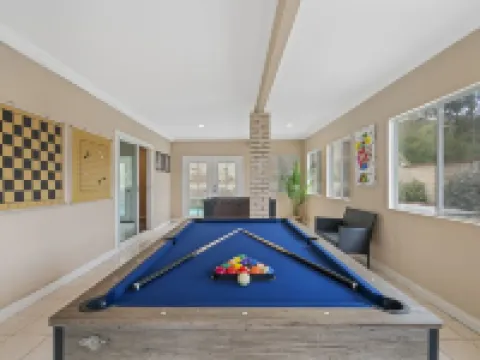 Family Getaway Pool House 5 Beds for 10 Near Disney Mt. SAC Supermarket Shopping Hotels in West Covina