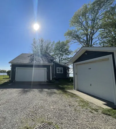 Private waterfront, large firepit and covered boat dock! Отели в г. Расселлс Пойнт