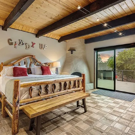 Luxury Estate on 5 Acres - Pickleball, Hot Tub, Mountain Views & Endless Fun