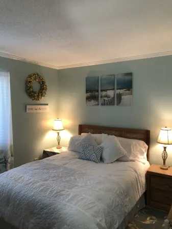 Private Retreat for two with stunning Ocean Front Views Отели в г. Стамп Саунд