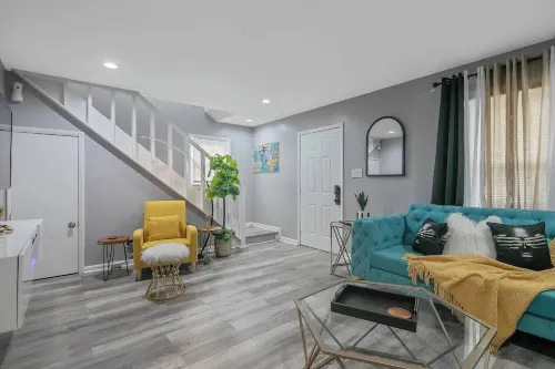 "Escape to Ellis Hideaway: Cozy 2-Bedroom Retreat with 1.5 Baths