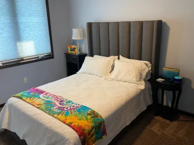 Lake-View Condo in Bridges Bay with great amenities!