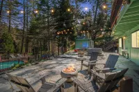 NEW Family Friendly Quiet Creekside 4 BR Hot Tub Sauna Firepit Theater Big Yard