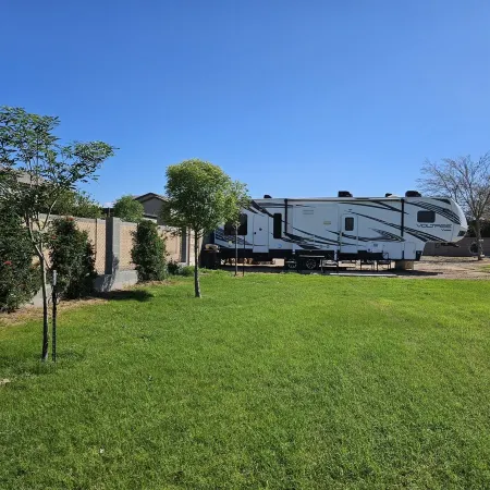 Cozy RV tucked back in a quiet property with plenty of room to relax