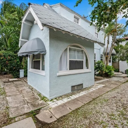3/2 Ocean Breeze Escape Located on Palm Beach Island