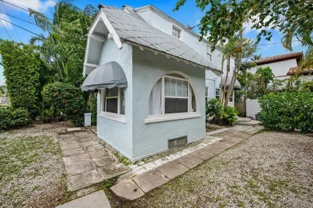 3/2 Ocean Breeze Escape Located on Palm Beach Island Отели в г. Палм-Бич