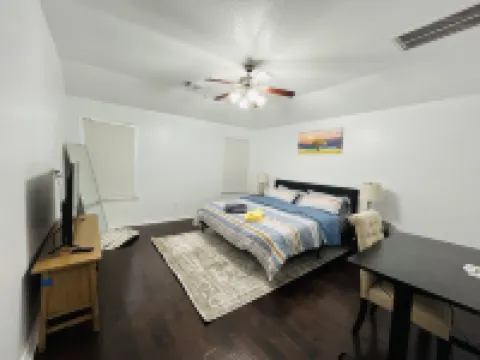 Charming Luxury Convenience Spacious Home Burleson バーレソンのホテル