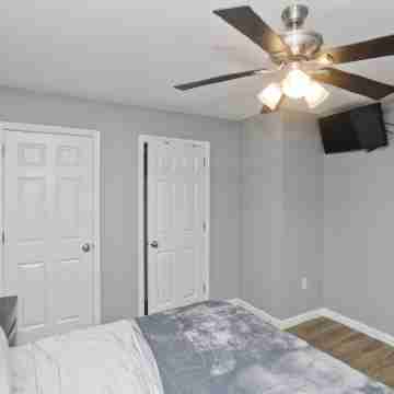 Cozy 3-bedroom Duplex1 with WiFi, AC in peaceful Springfield Rooms