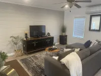 Cheerful 1 Bedroom House in the Middle of Town Hotels in Lynden