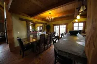 Fly Fisherman's Lodge on the Bitterroot River,  Lolo Mt Hotel di Lolo