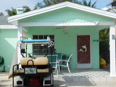 Castaway Cottage + Beach + Heated Private Pool & Spa + Golf Cart Included!