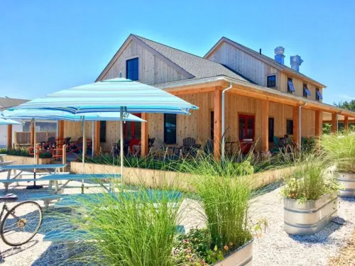 Edgartown Designer Cottage Between Town & Beach.
