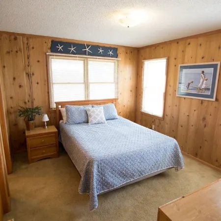 HATTERAS VILLAGE 4 BEDROOM - WALK TO OCEAN, MARINA, SOUND
