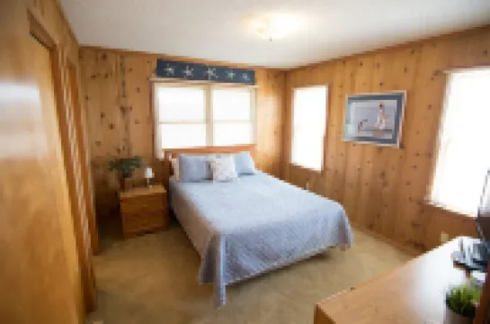 HATTERAS VILLAGE 4 BEDROOM - WALK TO OCEAN, MARINA, SOUND