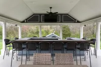 Expansive Modern Farm House On 8 Park-Like Acres