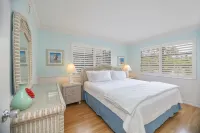 Stay in the Heart of Olde Naples - Steps to the Beach, Restaurants and Shops 네이플스 피어 주변 호텔