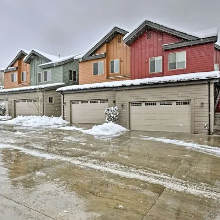Family friendly 3 bdrm, hot tub, close to Canyons Village, interior designed Отели в г. Саммит Парк