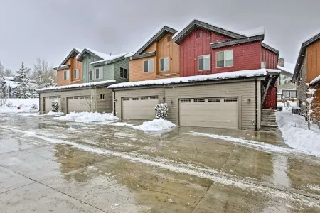 Family friendly 3 bdrm, hot tub, close to Canyons Village, interior designed