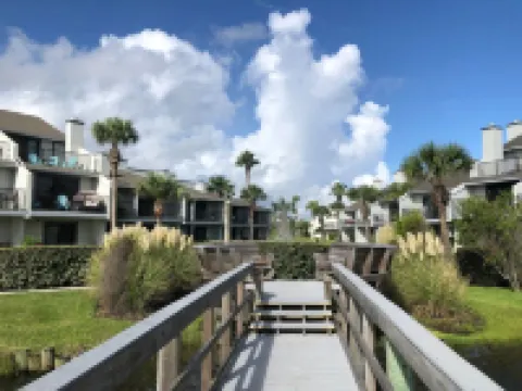 Relaxing Ocean View Getaway: Sea Winds Beach Condo.
