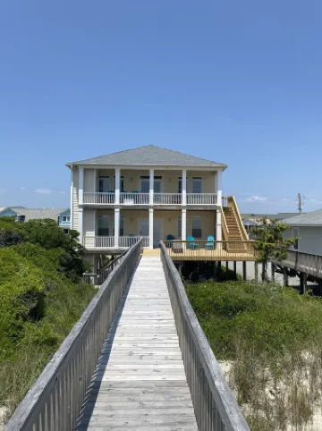 BreeSea, Ocean Front Family Beach Home! Beautiful Sunrise. Great Beach location!