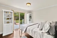 Panoramic views, walking distance to downtown and NEW AC