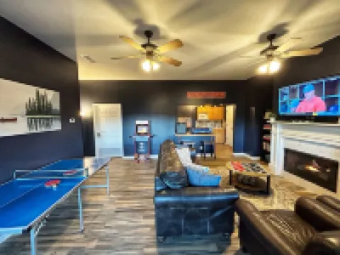 Amazing Mountain View Cabin All Suites - Firepit+Game Room+Karaoke+EV Charger