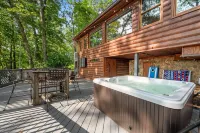 Story Book Cabin with Mountain Views, Game Cave, Hot Tub and Close to Downtown