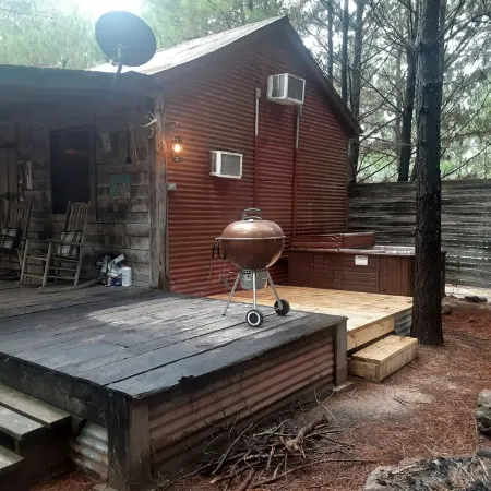 Cozy Cabin in the woods at Bluegill Lake Cabins
