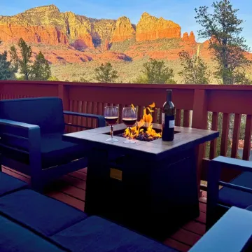 Private Beauty w/Fab Views! Secluded Yet Close to Uptown. Sleeps 9 w/2 Masters.