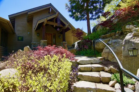 Air Conditioned Luxury - Epic Heavenly & Lake Tahoe Views + Hot Tub + Peloton