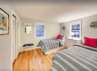 Walk to Beach - Renovated Cape Cod Ranch - 3 Bed w/ Game Room, Central AC & WiFi