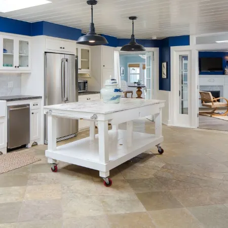 Luxury Penthouse Condo, Sunroom with Ocean Views – 20 Steps to the Ocean!