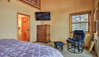 Large Bay Lake Lakefront Cabin w/Game Room & Water-View Deck, Dock and more…