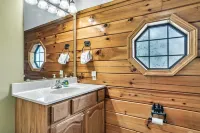 Dolly’s Hideaway - Cozy 3Br Cabin, Hot Tub, Game Room, King Suites, Pets OK